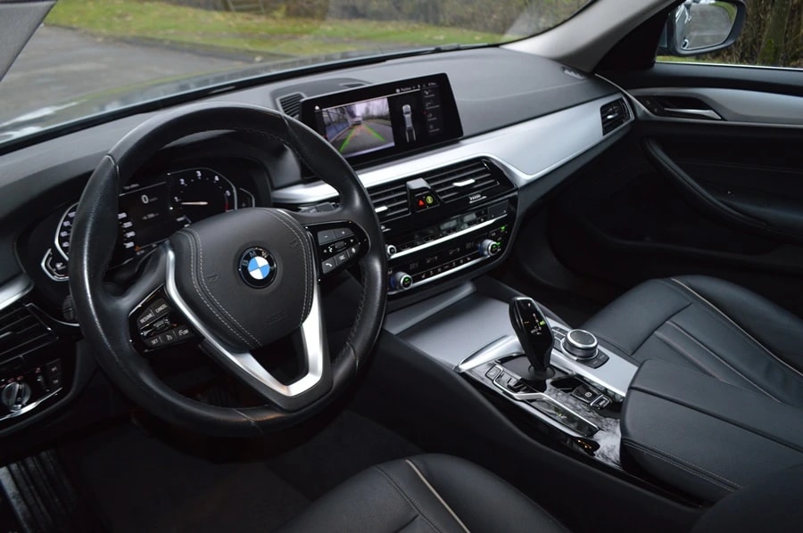 BMW 520d xDrive 48V Touring Steptronic-image-4