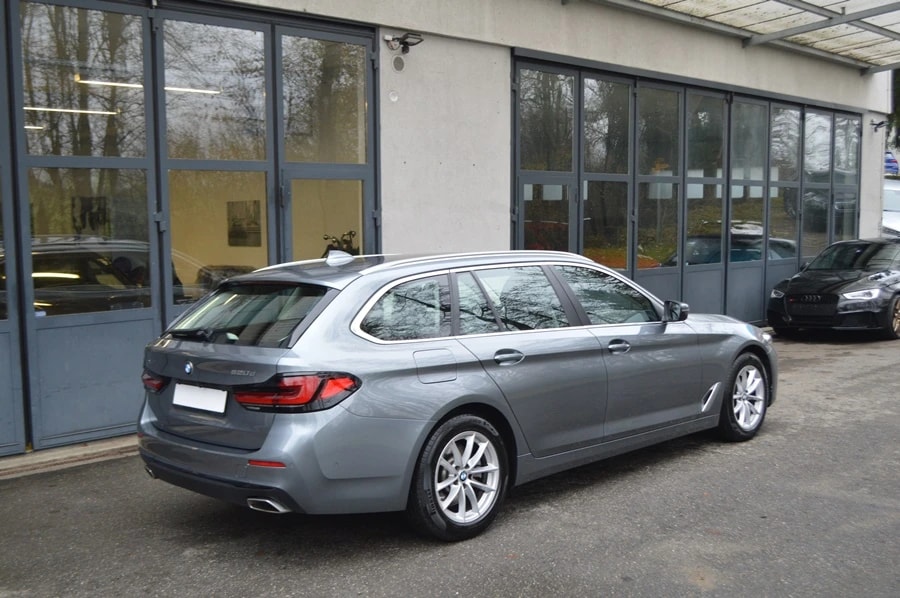 BMW 520d xDrive 48V Touring Steptronic-image-15
