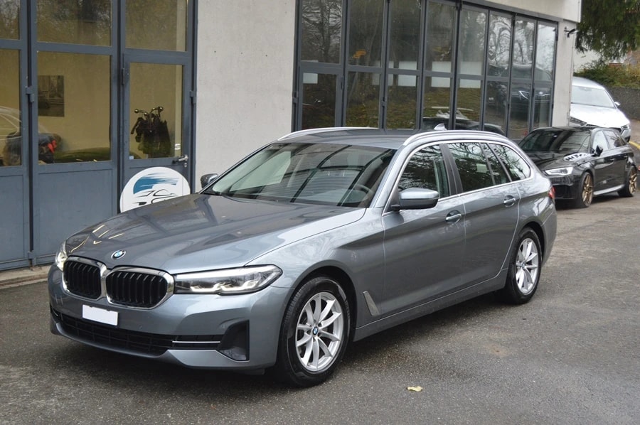 BMW 520d xDrive 48V Touring Steptronic-image-2