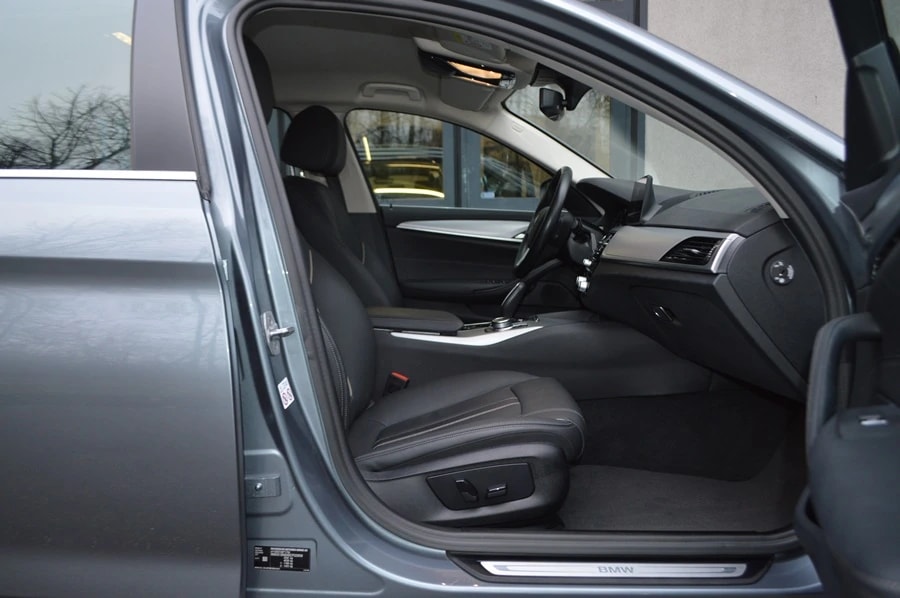 BMW 520d xDrive 48V Touring Steptronic-image-6