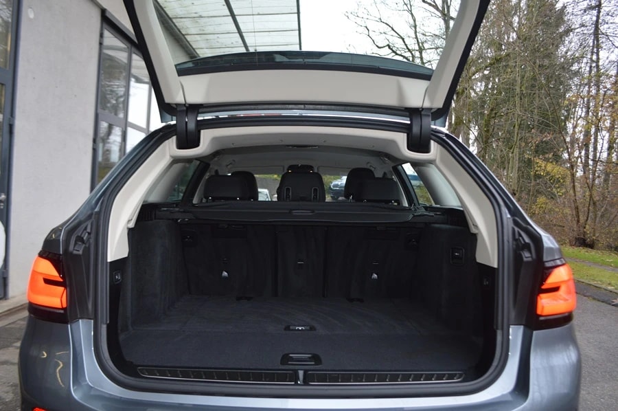 BMW 520d xDrive 48V Touring Steptronic-image-11