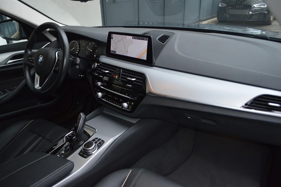 BMW 520d xDrive 48V Touring Steptronic-image-7
