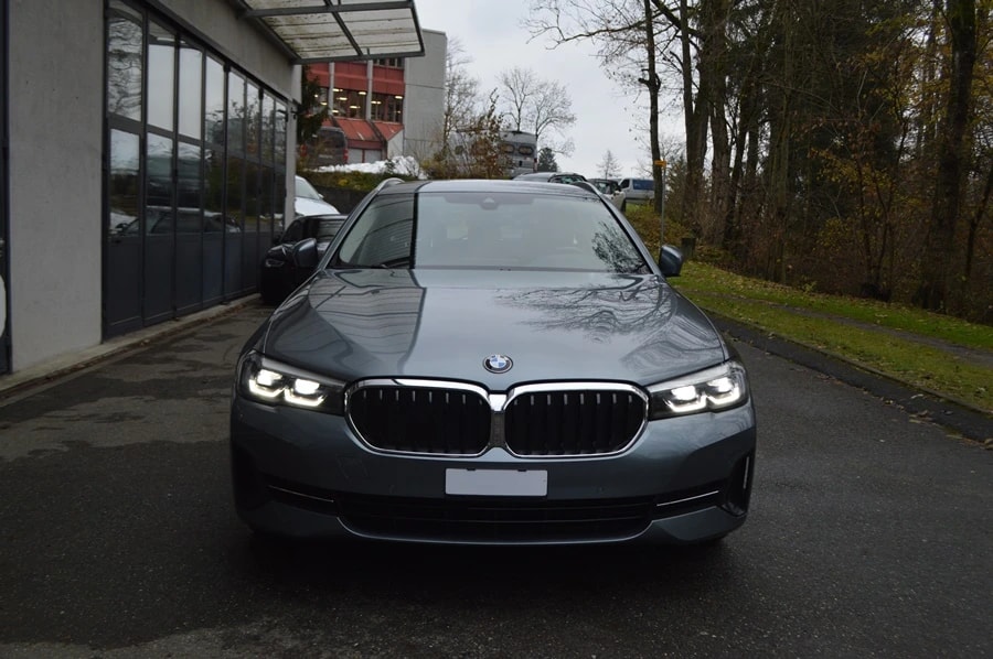 BMW 520d xDrive 48V Touring Steptronic-image-1