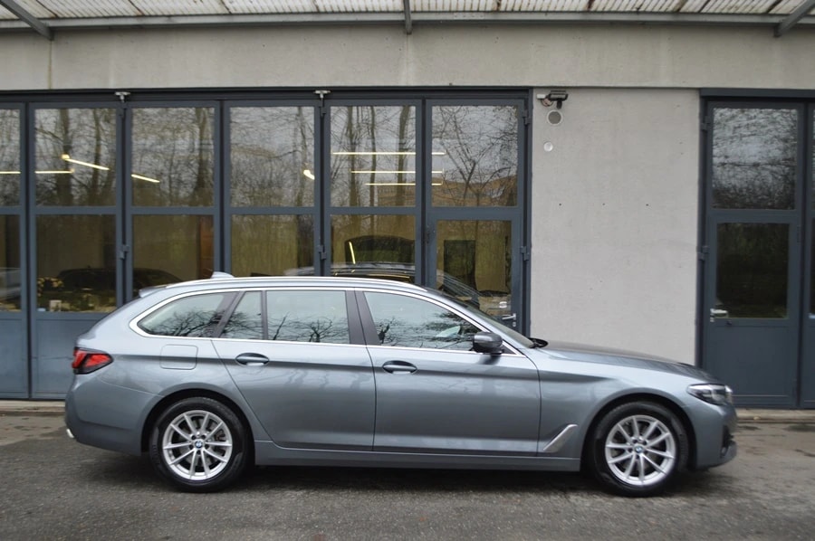 BMW 520d xDrive 48V Touring Steptronic-image-14