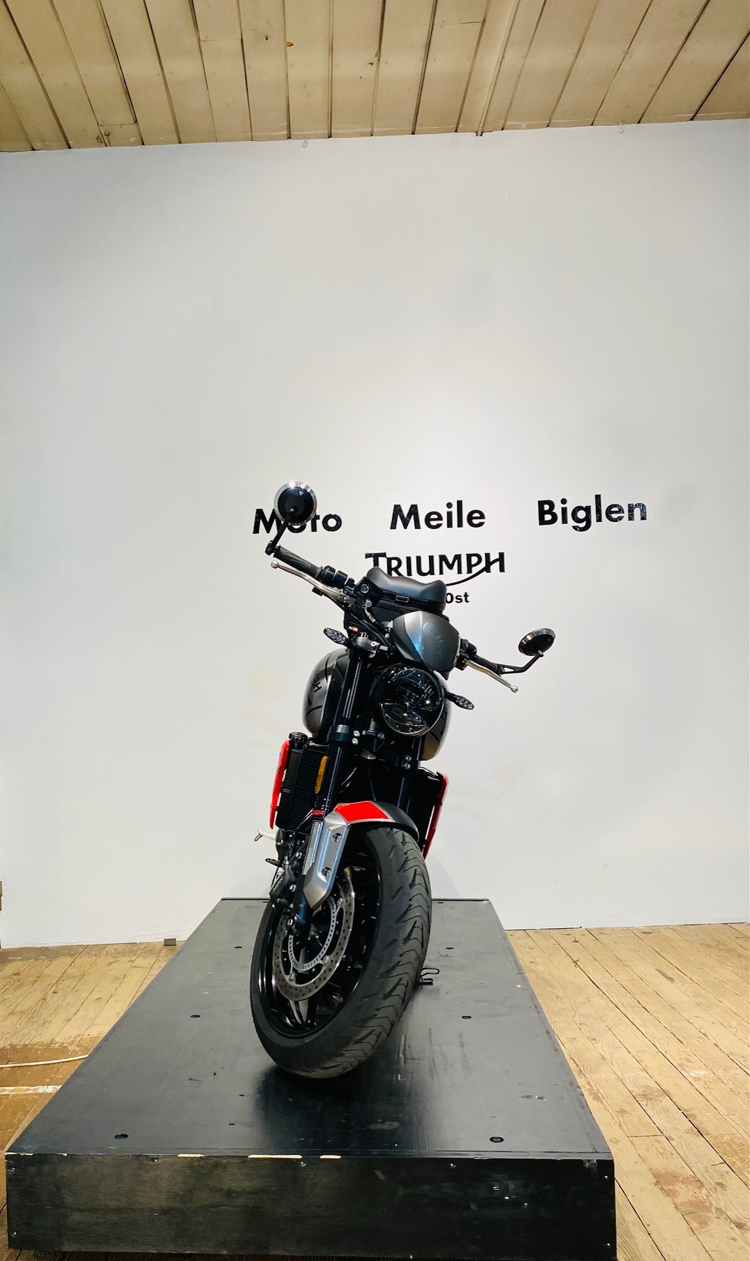 TRIUMPH Trident 660-showroom-element-3