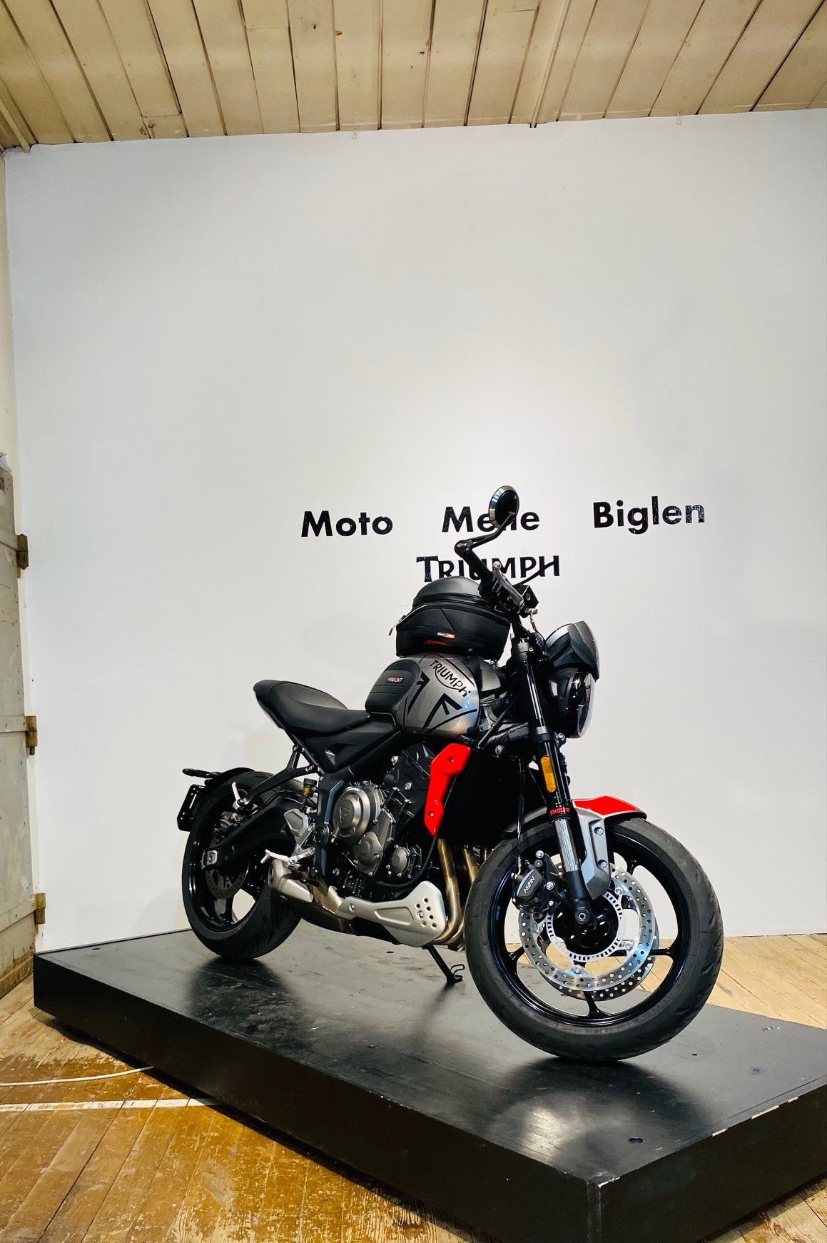 TRIUMPH Trident 660