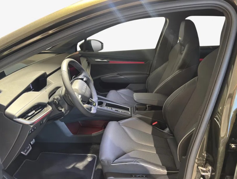 SKODA Enyaq 4x4 RS-image-5