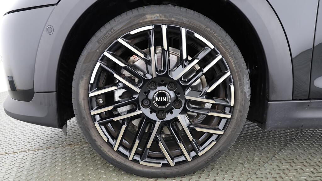MINI Cooper S Cabrio-image-10