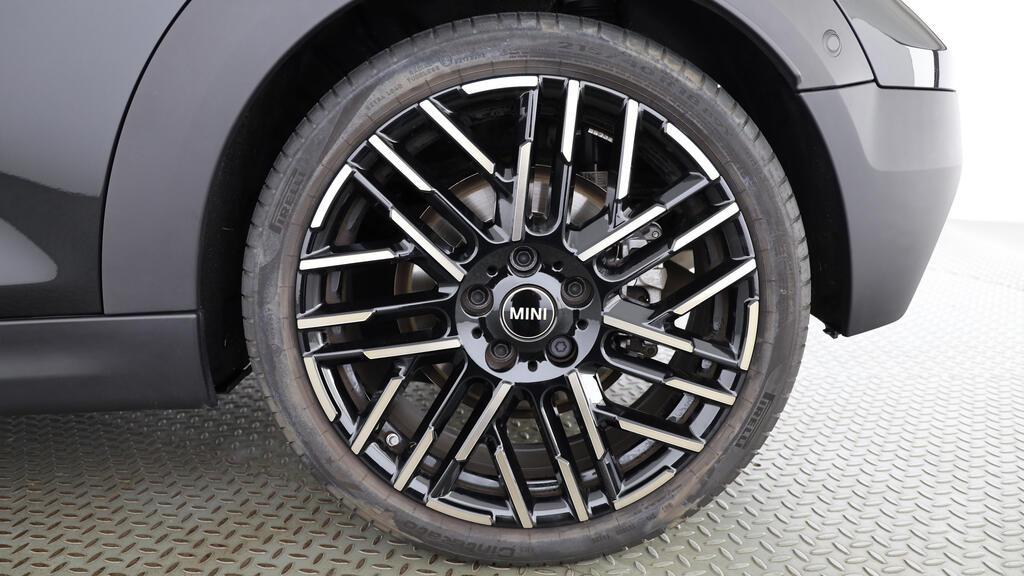 MINI Cooper S Cabrio-image-7