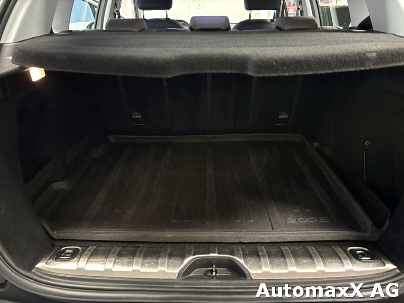 PEUGEOT 2008 1.6 e-HDi 92 Style EGS-image-13