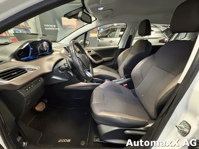 PEUGEOT 2008 1.6 e-HDi 92 Style EGS-image-8