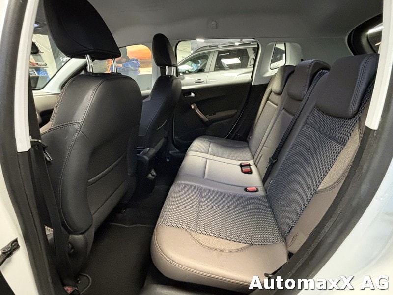 PEUGEOT 2008 1.6 e-HDi 92 Style EGS-image-12