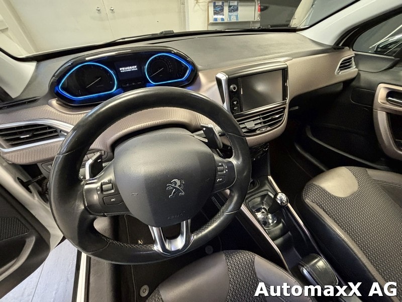 PEUGEOT 2008 1.6 e-HDi 92 Style EGS-image-9
