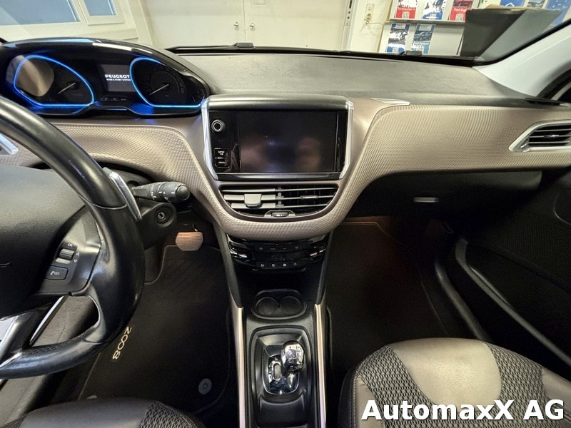 PEUGEOT 2008 1.6 e-HDi 92 Style EGS-image-10
