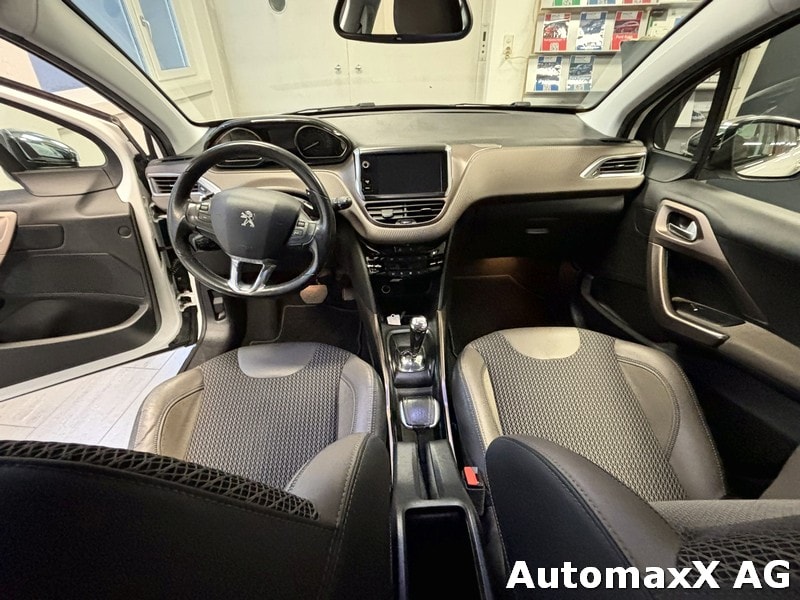 PEUGEOT 2008 1.6 e-HDi 92 Style EGS-image-11
