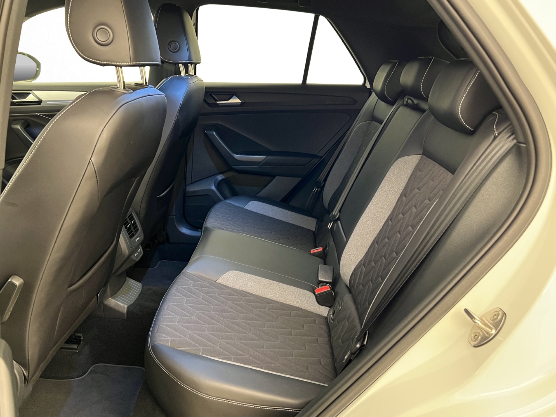 VW T-Roc 2.0 TDI SCR Goal DSG-image-5