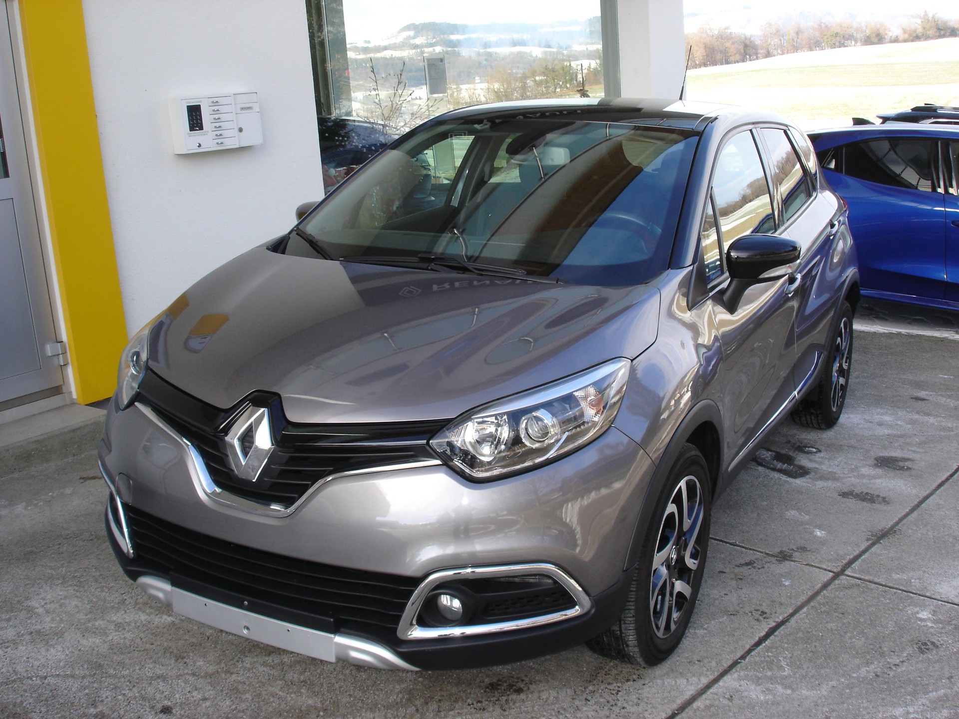 RENAULT Captur 1.2 T 16V Outdoor + EDC-image-1