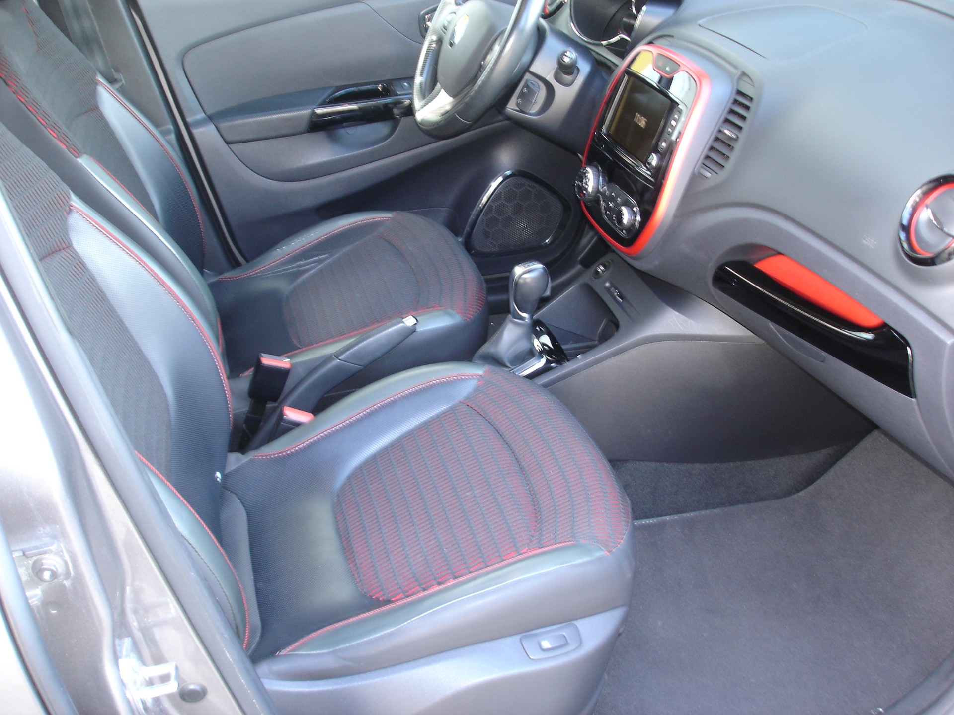 RENAULT Captur 1.2 T 16V Outdoor + EDC-image-9