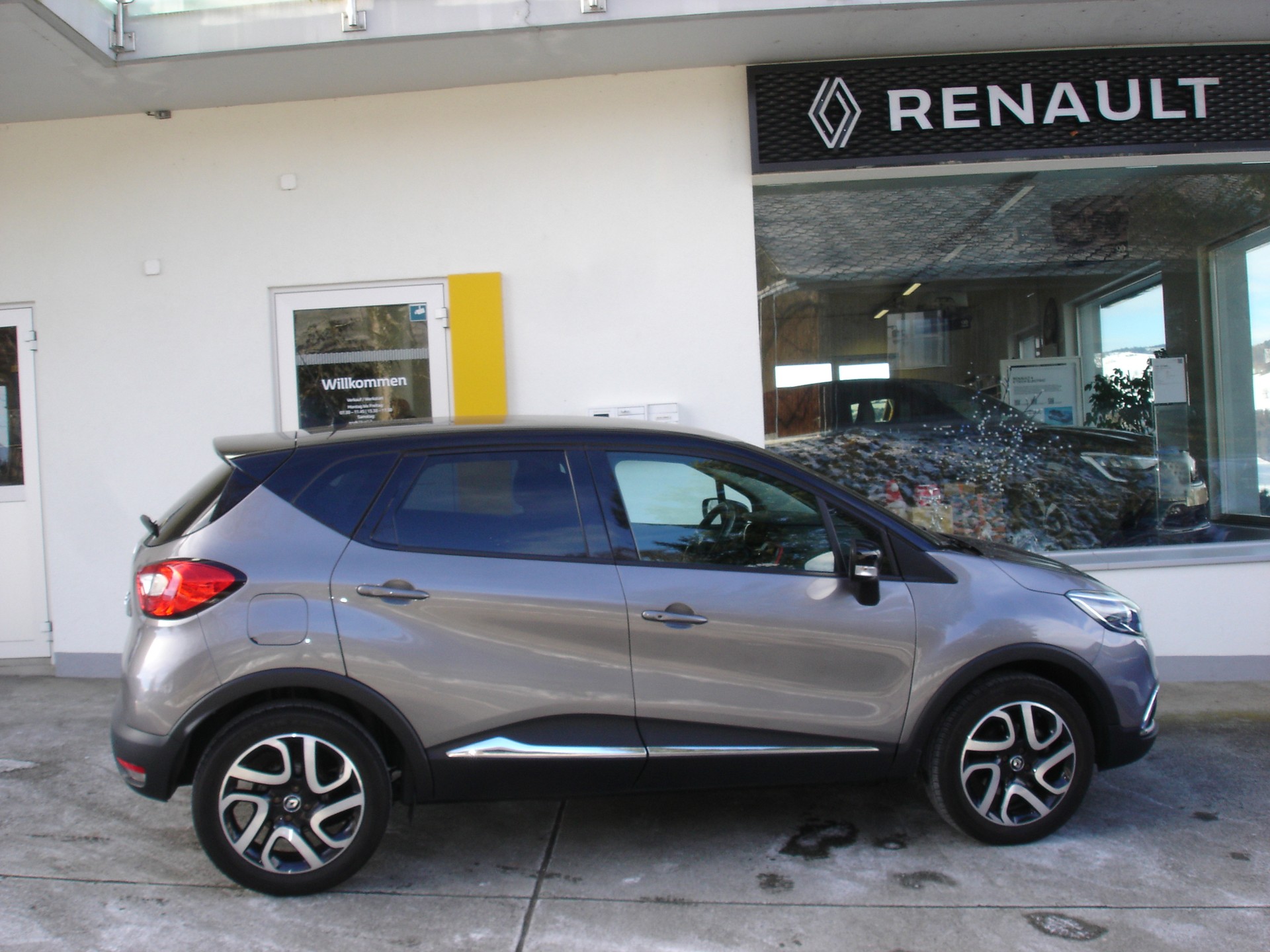 RENAULT Captur 1.2 T 16V Outdoor + EDC-image-2