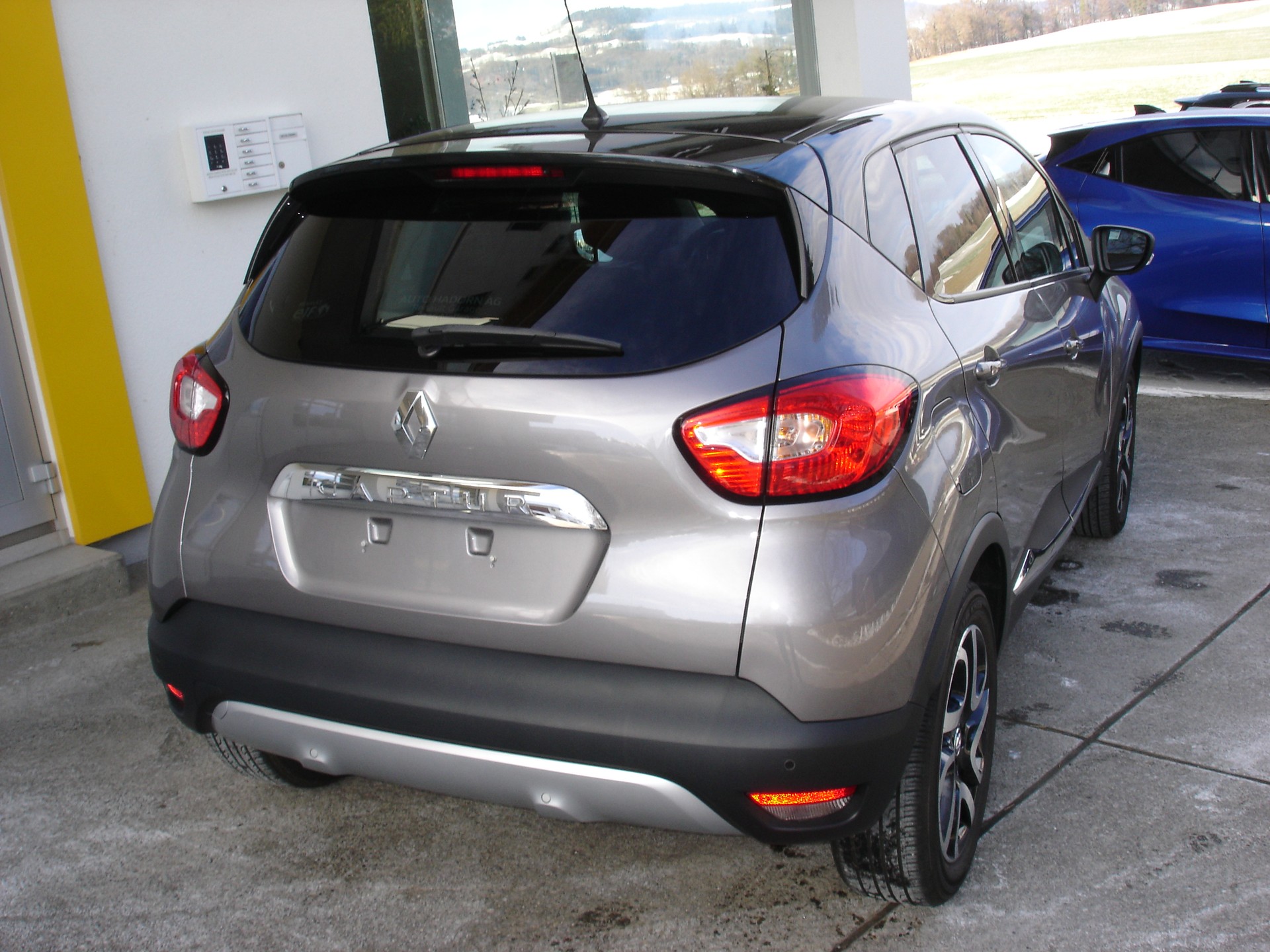 RENAULT Captur 1.2 T 16V Outdoor + EDC-image-3