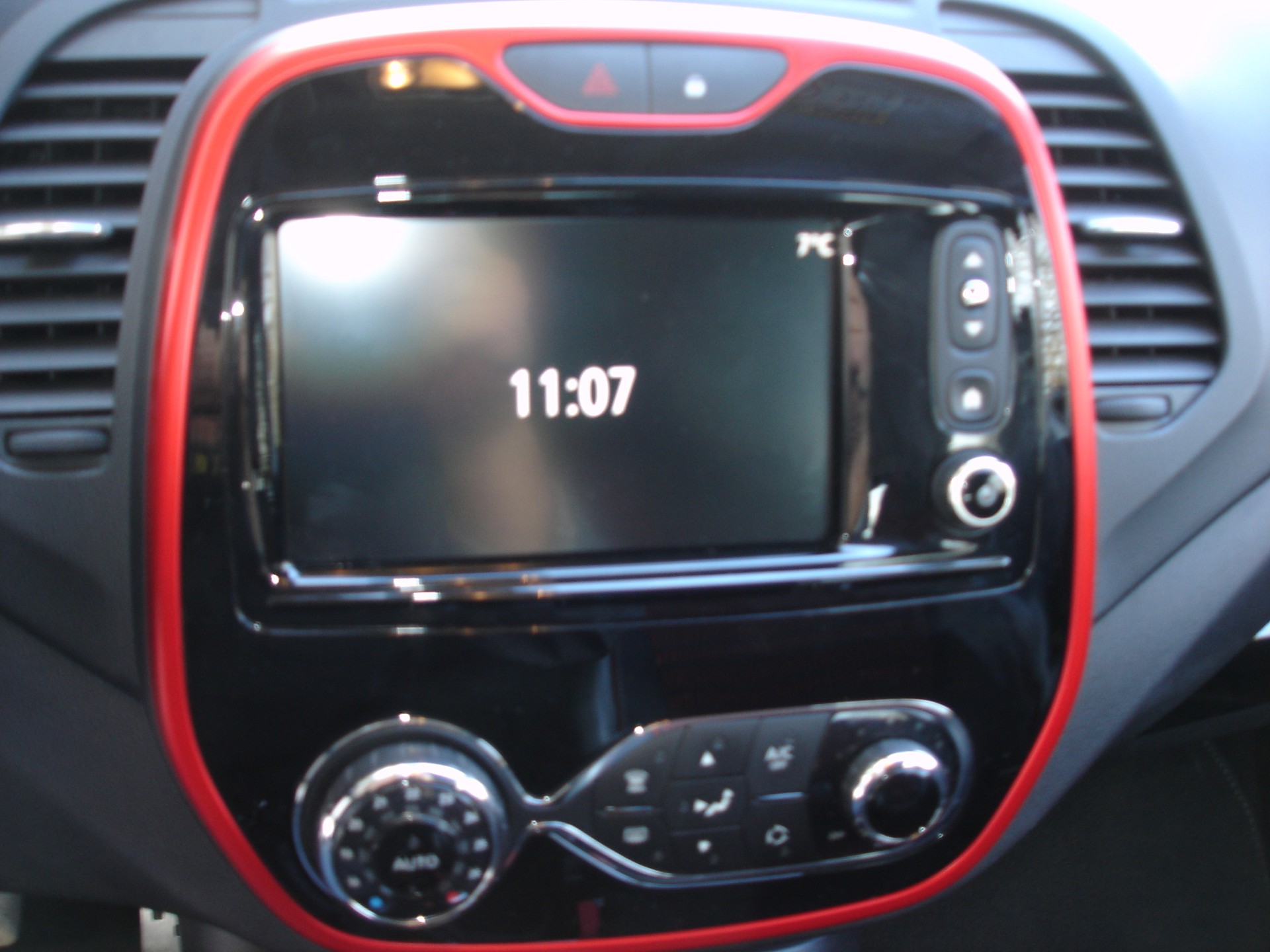 RENAULT Captur 1.2 T 16V Outdoor + EDC-image-13