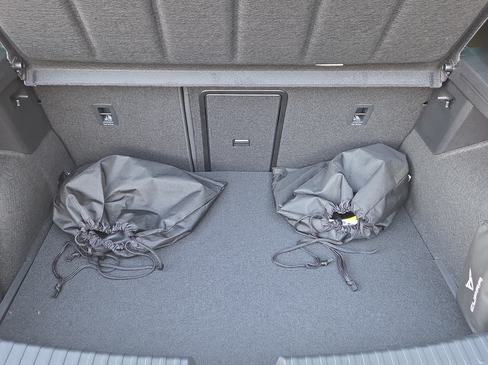 CUPRA LEON 1.5 e-HYBRID pHEV Black Symphony DSG-image-12