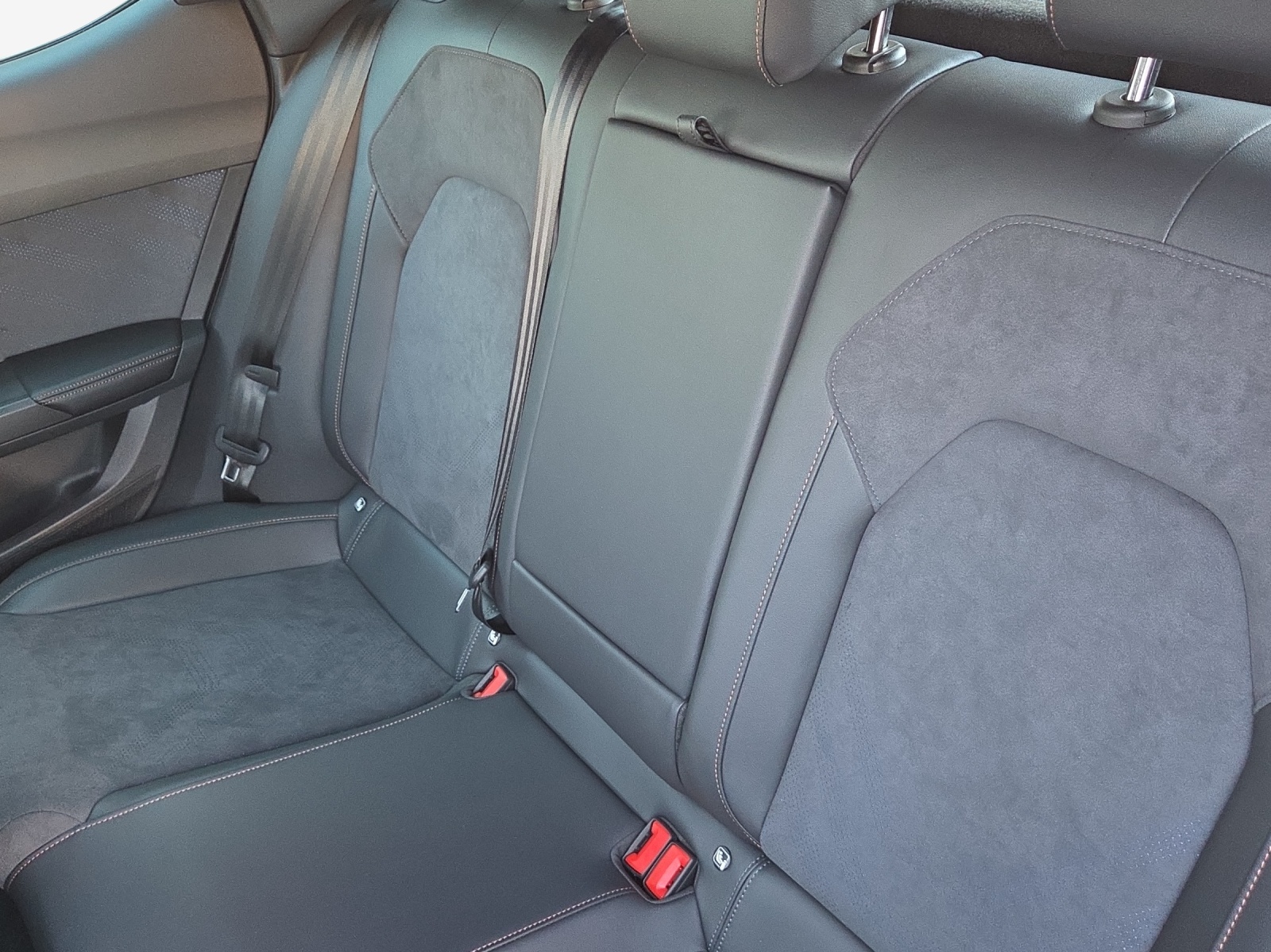 CUPRA LEON 1.5 e-HYBRID pHEV Black Symphony DSG-image-11