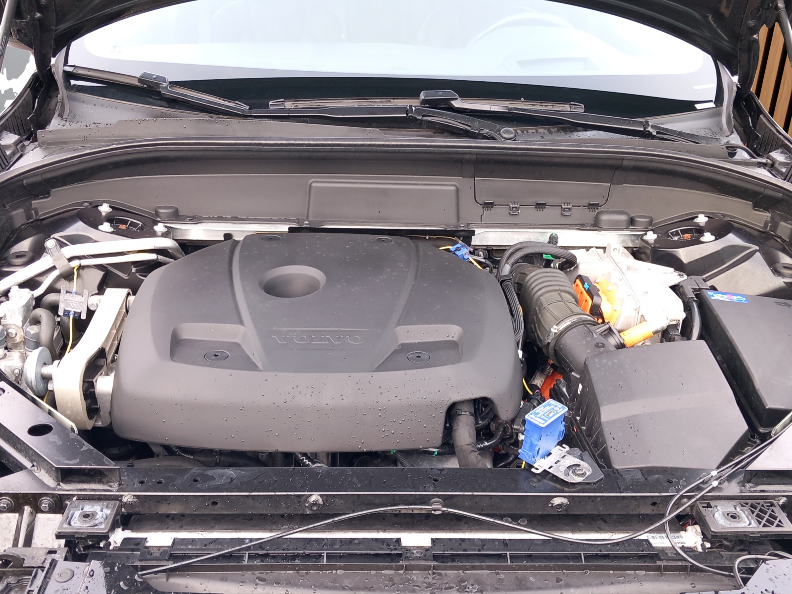 VOLVO XC60 2.0 T6 TE Inscription eAWD-image-24