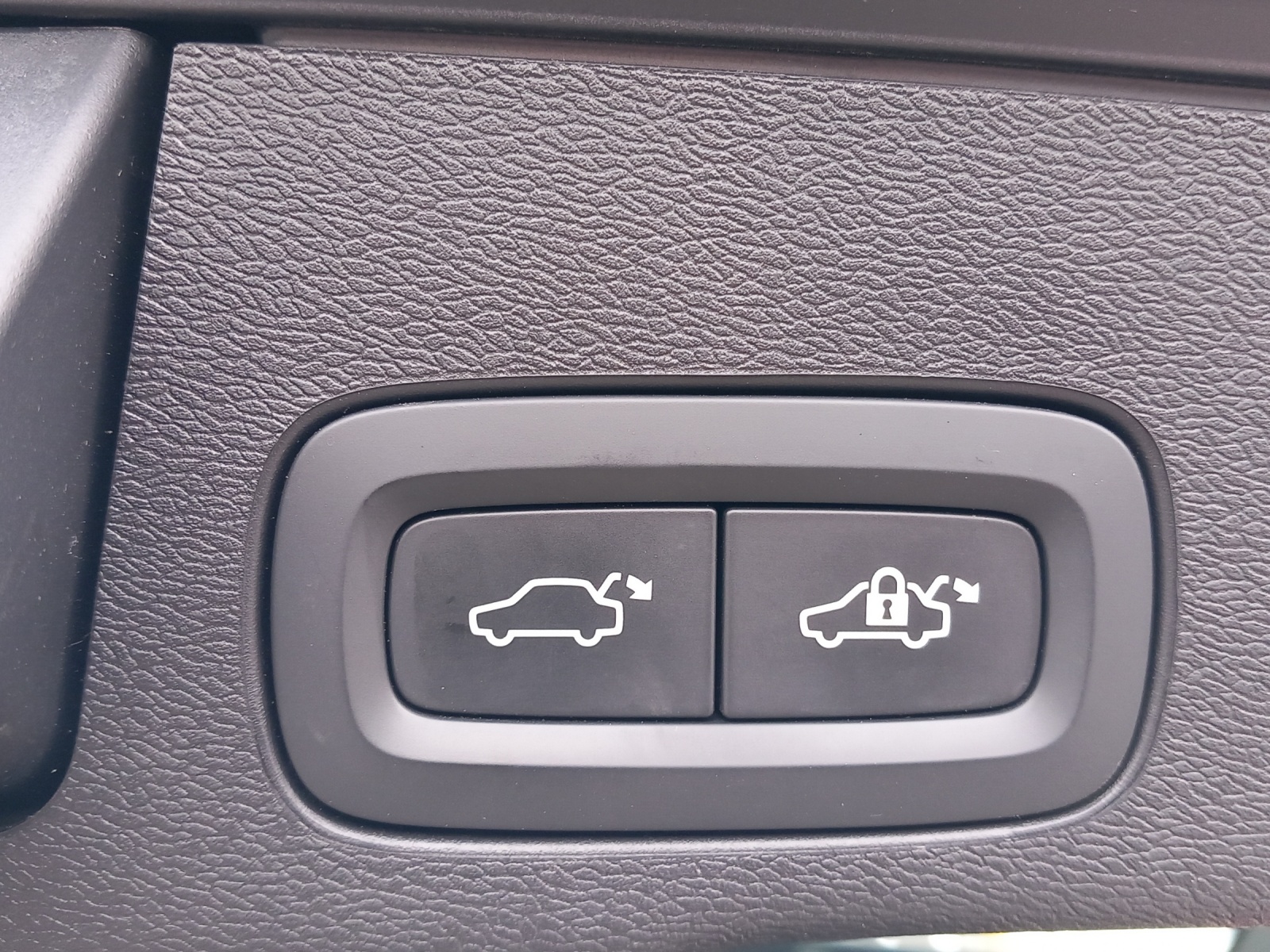 VOLVO XC60 2.0 T6 TE Inscription eAWD-image-26