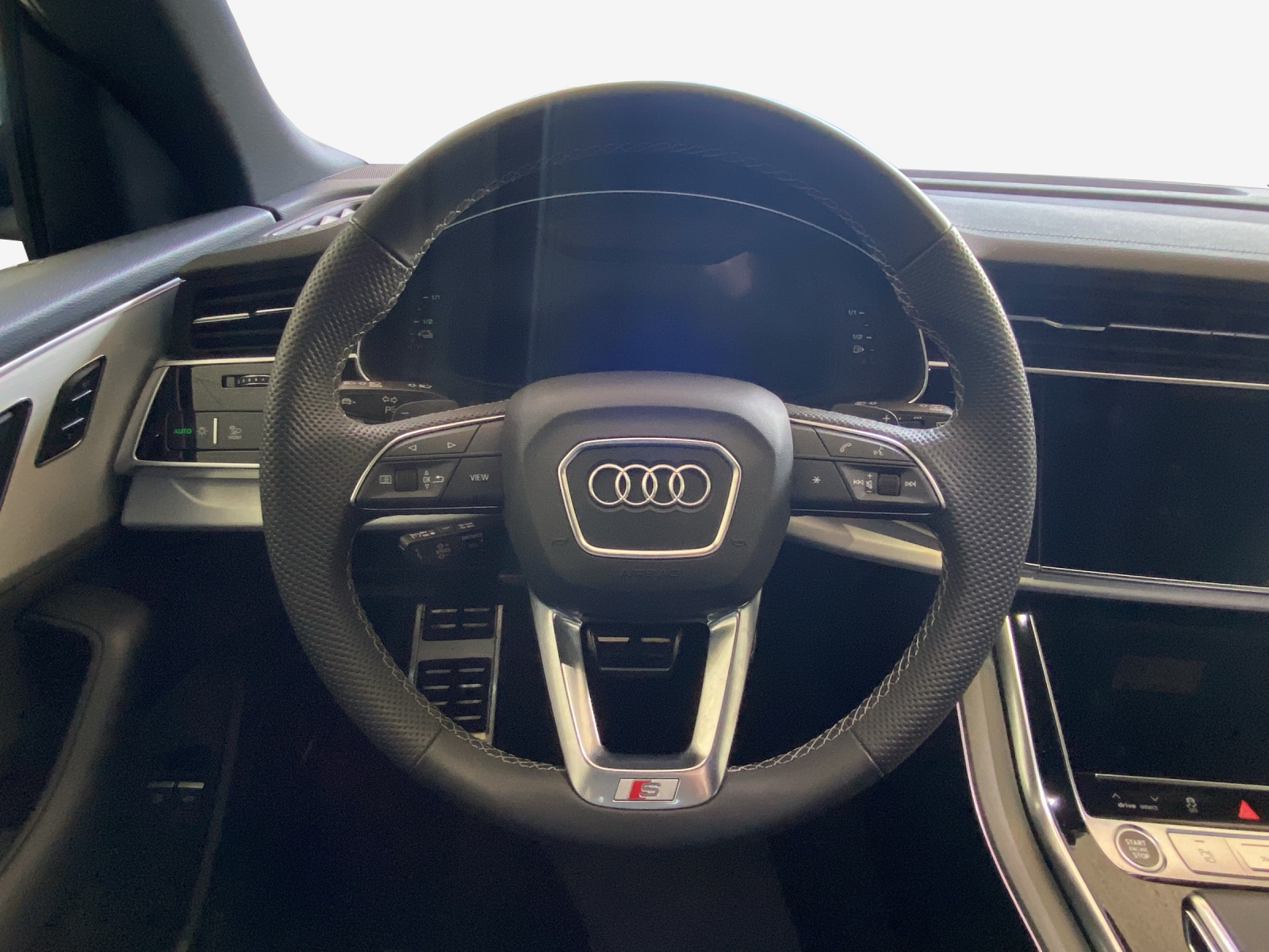 AUDI Q8 55 TFSI e quattro PHEV tiptronic-image-9