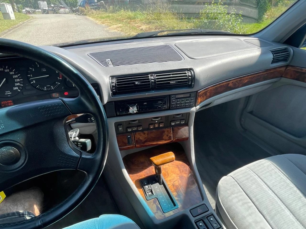 BMW 740i V8-image-10