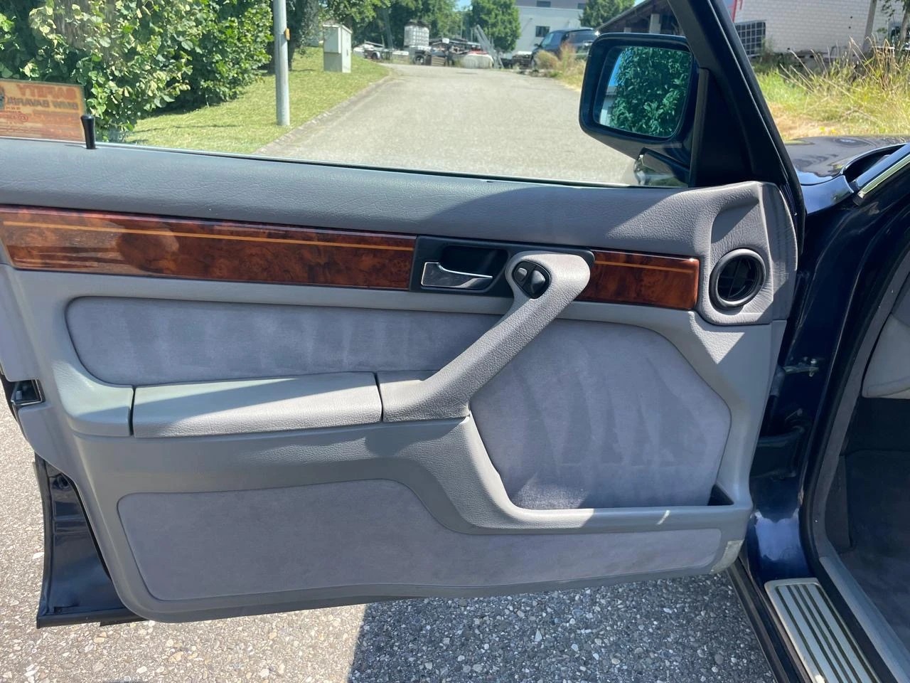 BMW 740i V8-image-8