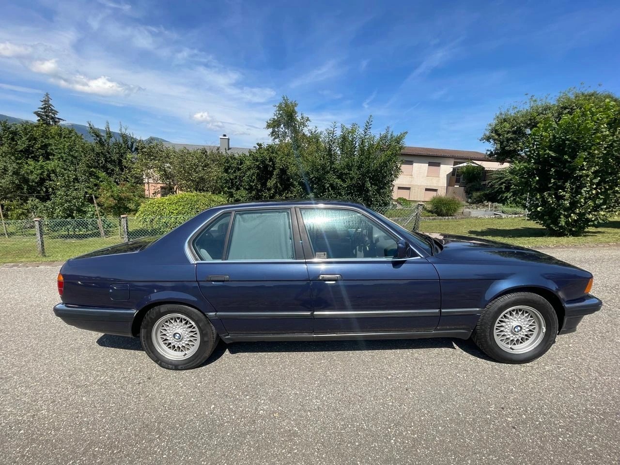 BMW 740i V8-image-2