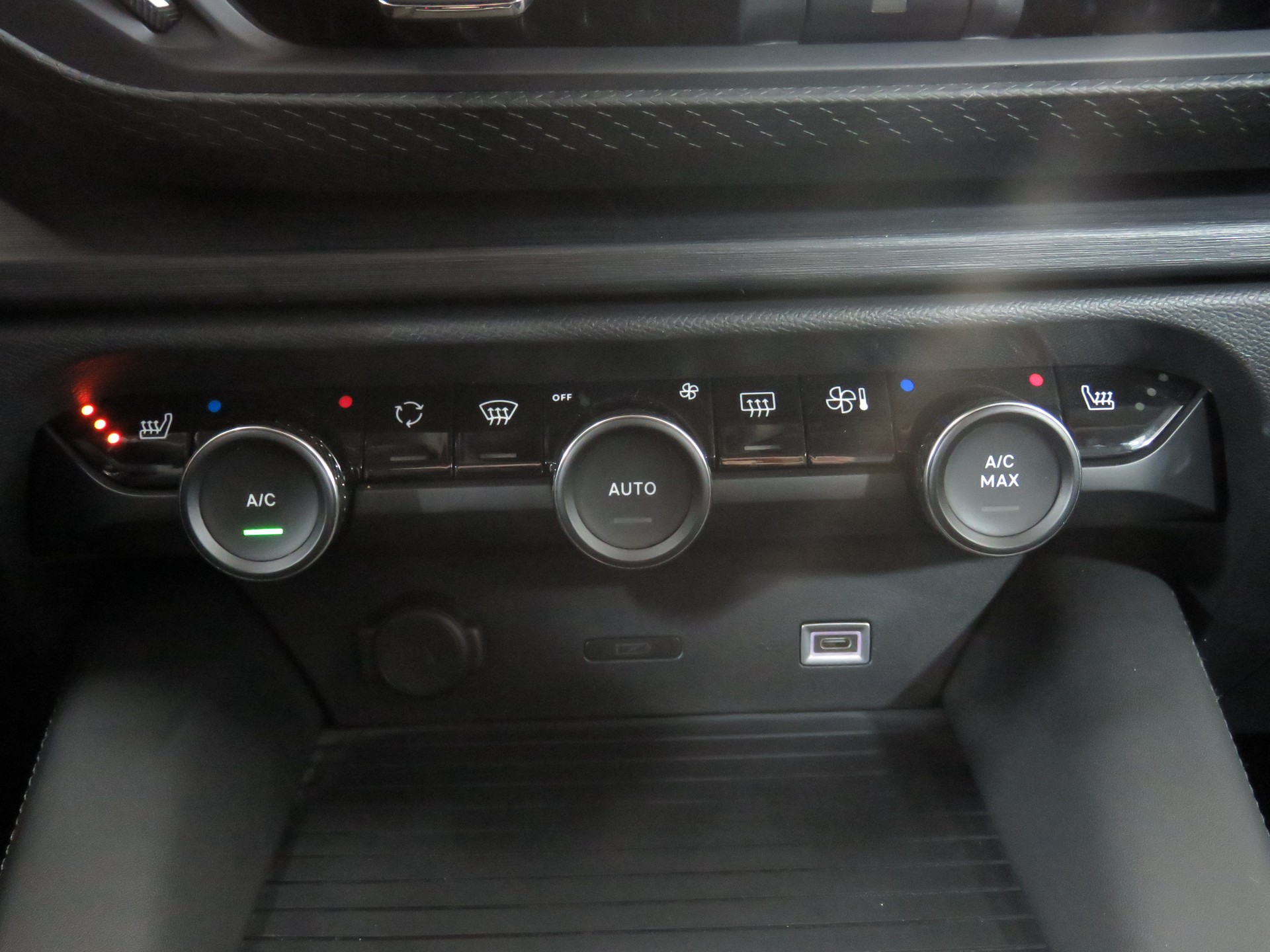 CITROEN C5 X 1.6i PHEV Shine e-EAT8 (Automat)-image-17