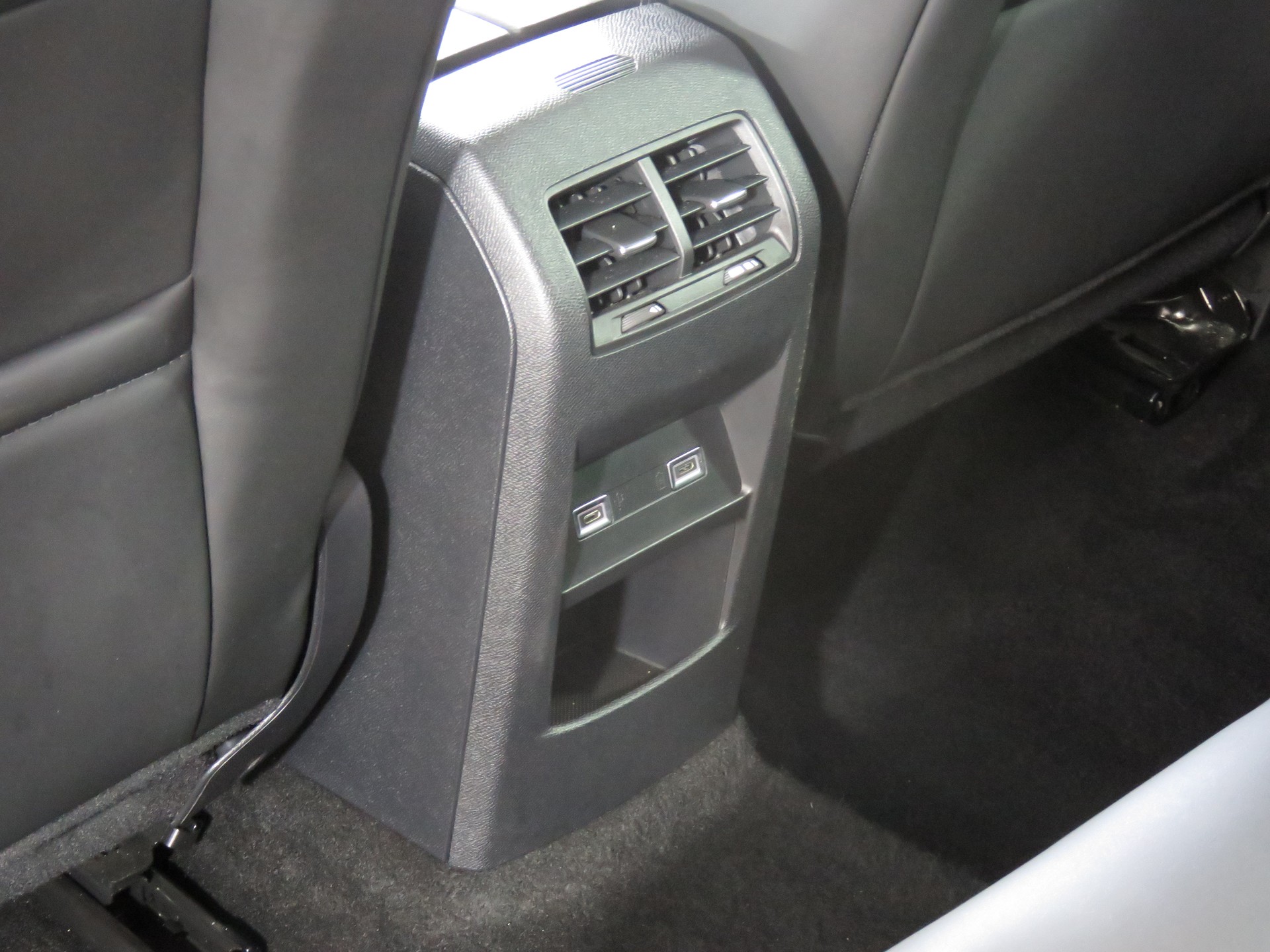 CITROEN C5 X 1.6i PHEV Shine e-EAT8 (Automat)-image-9