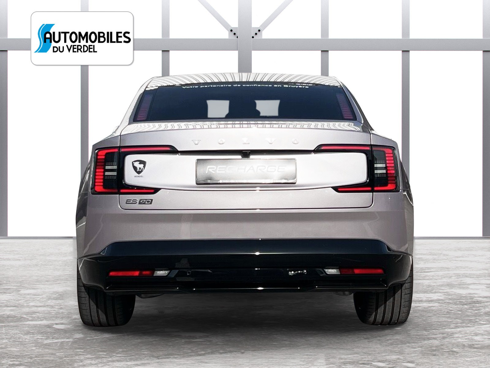 VOLVO ES90 Ultra-showroom-element-3
