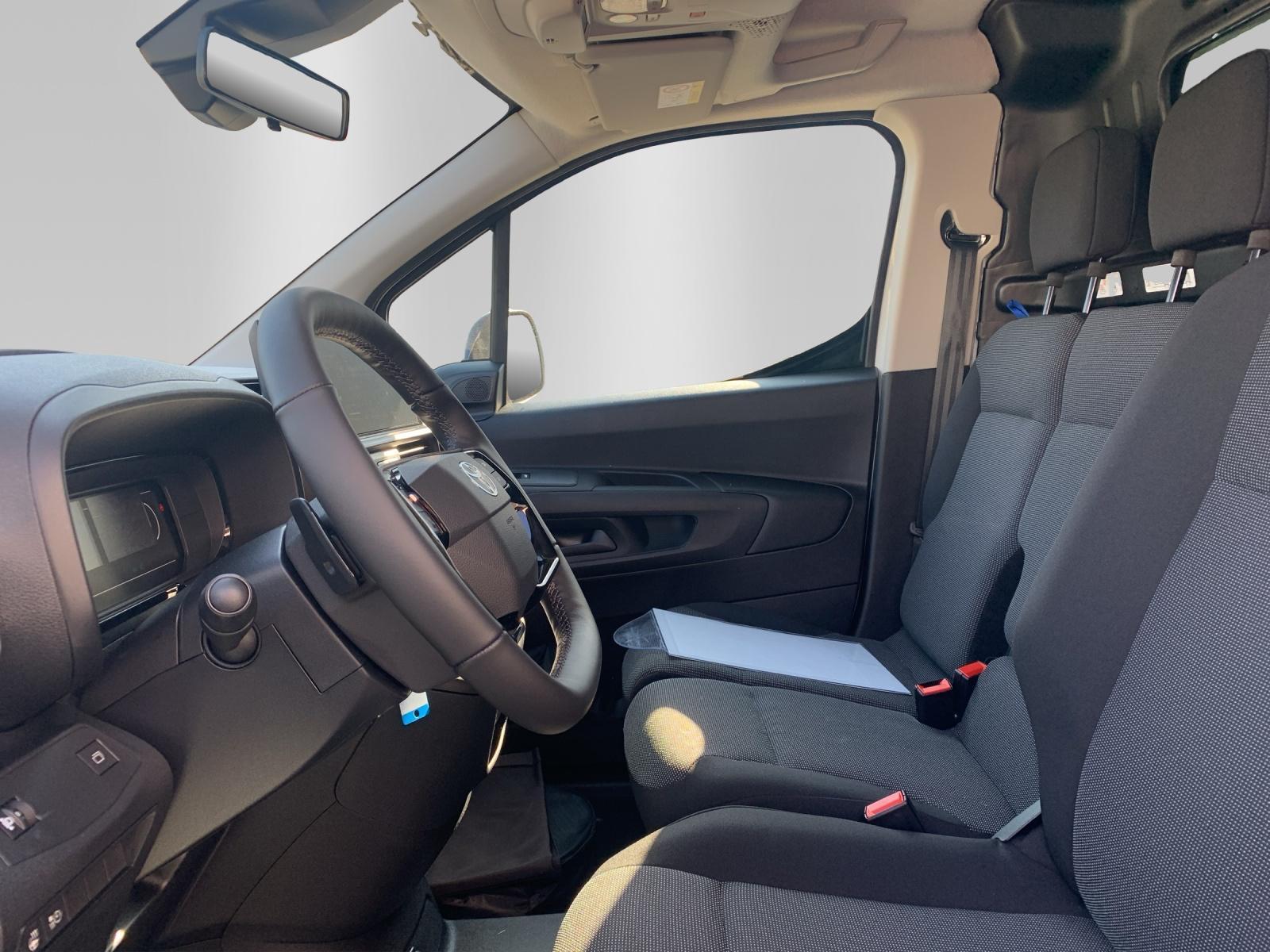 TOYOTA PROACE CITY Van L1 52KWh Active-image-9