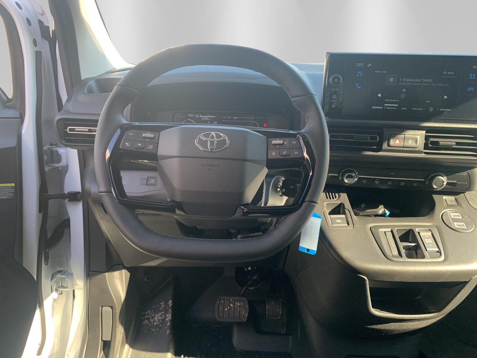 TOYOTA PROACE CITY Van L1 52KWh Active-image-10