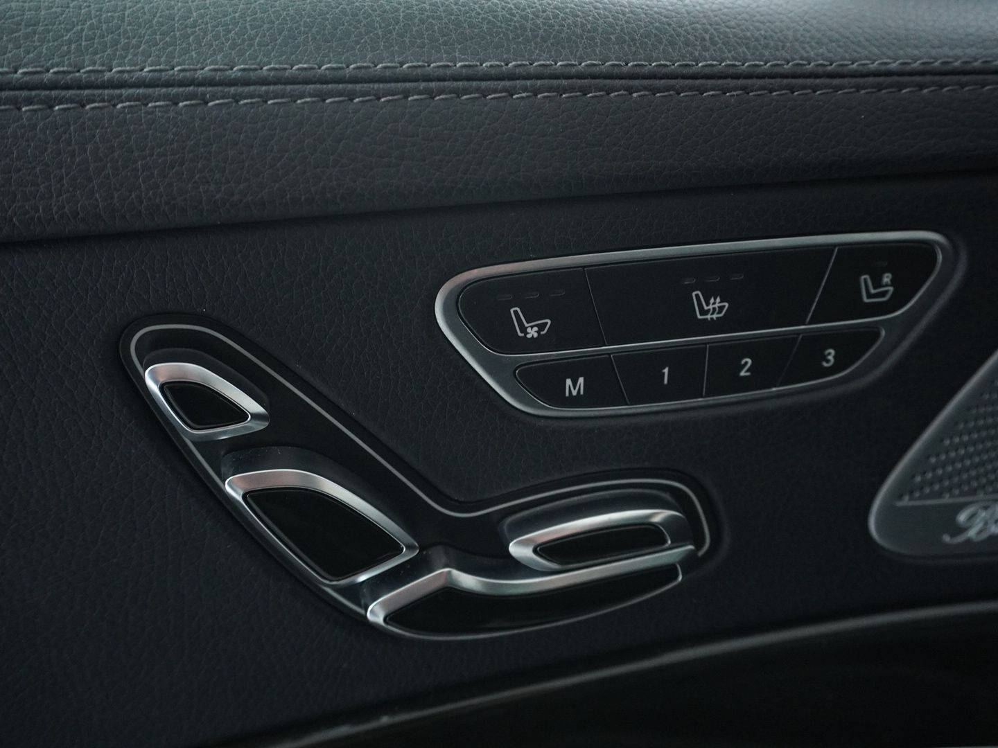 MERCEDES-BENZ S 500 4Matic 7G-Tronic AMG Line-image-8