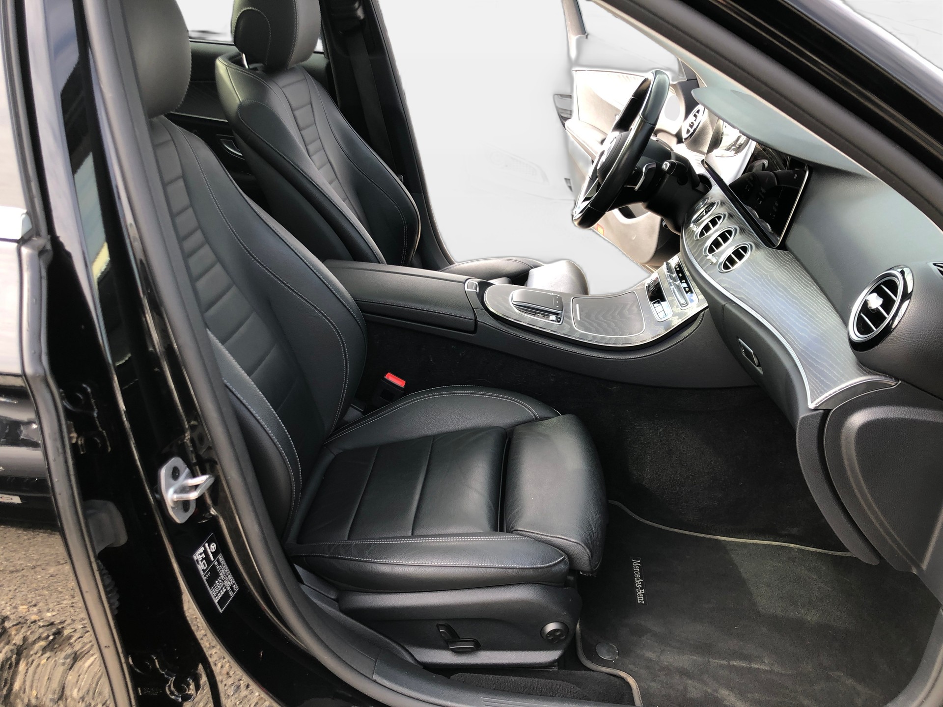 MERCEDES-BENZ E 200 4Matic Avantgarde 9G-Tronic-image-15