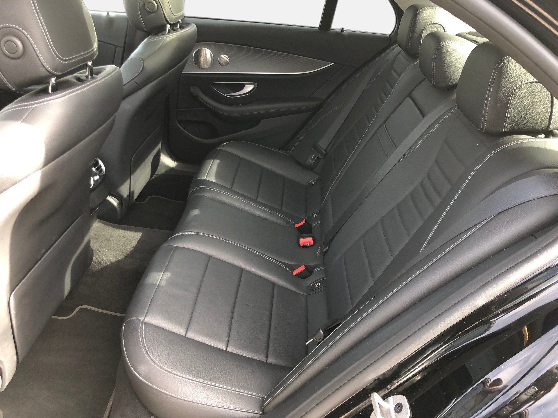 MERCEDES-BENZ E 200 4Matic Avantgarde 9G-Tronic-image-16