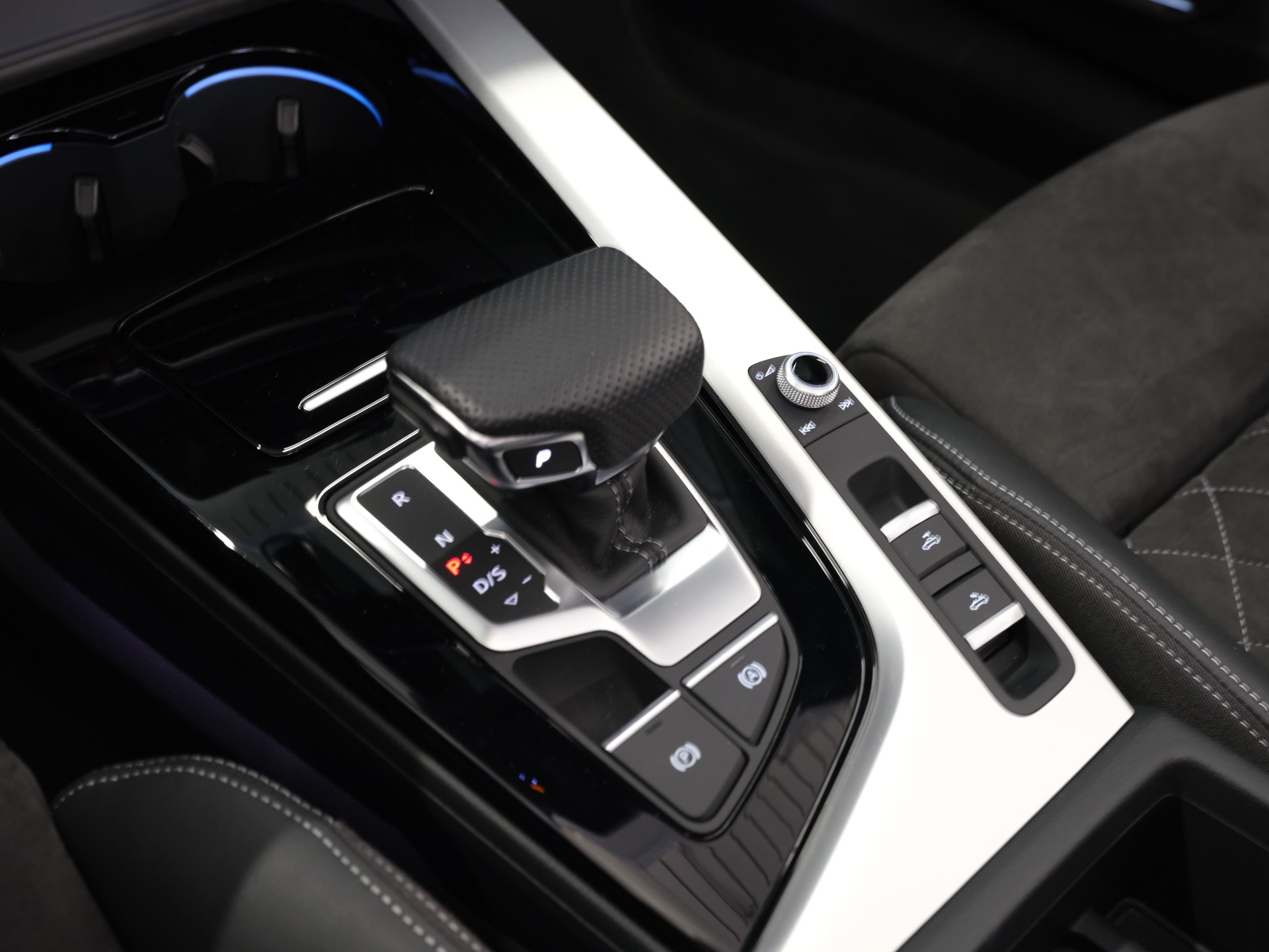 AUDI A5 Cabriolet 45 TFSI S-tronic Sport quattro *Head-Up Display* *S-Line* *Assistenz-Paket* *Sportsitze Alcantara*-image-25
