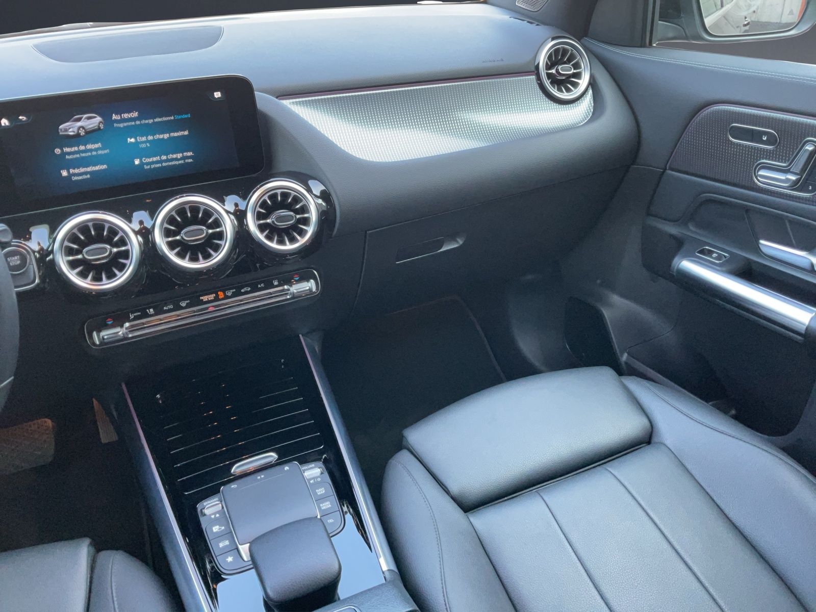MERCEDES-BENZ EQA 250-image-13