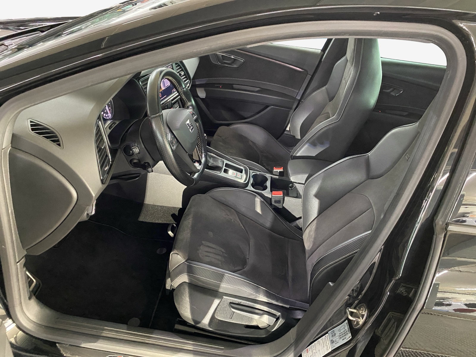 SEAT Leon 2.0 TSI Cupra 300-image-7