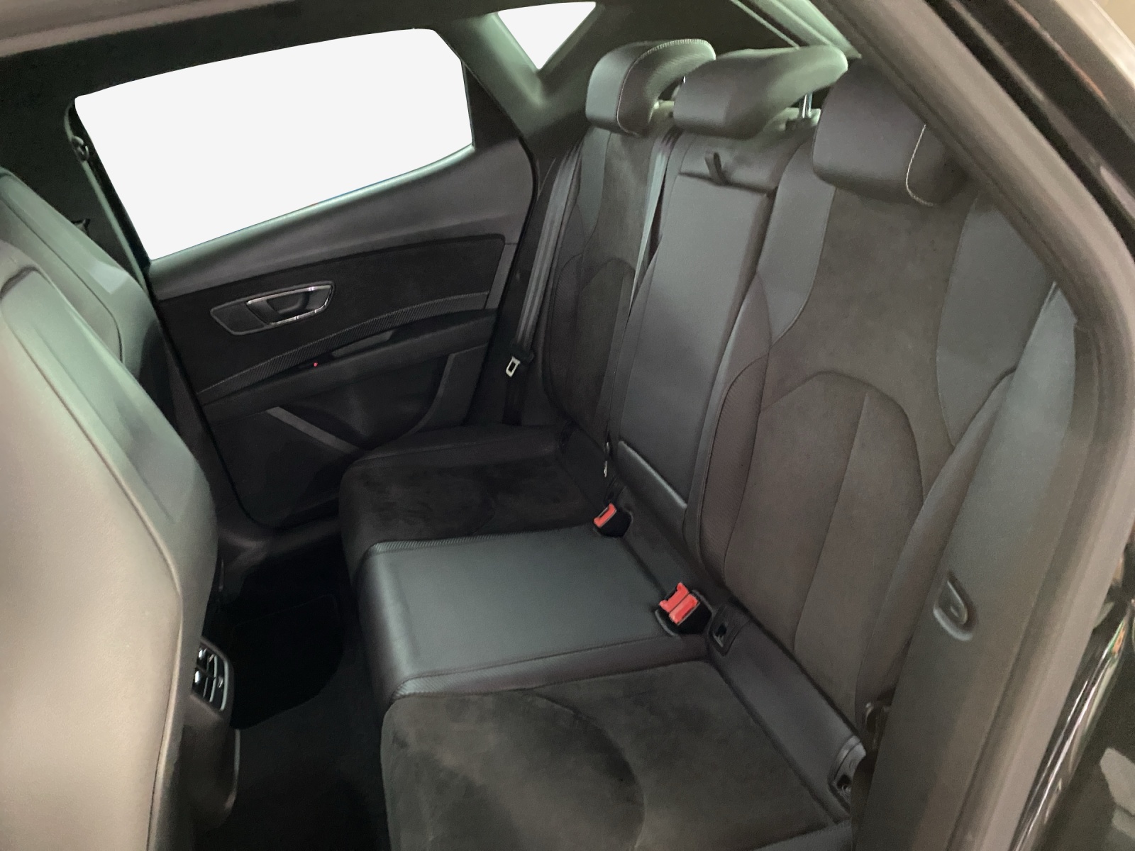 SEAT Leon 2.0 TSI Cupra 300-image-11