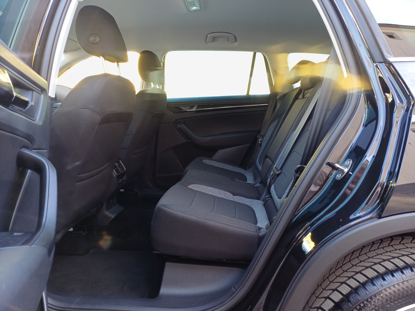 SKODA Kodiaq 2.0 TDI SCR Drive 4x4 DSG-image-11