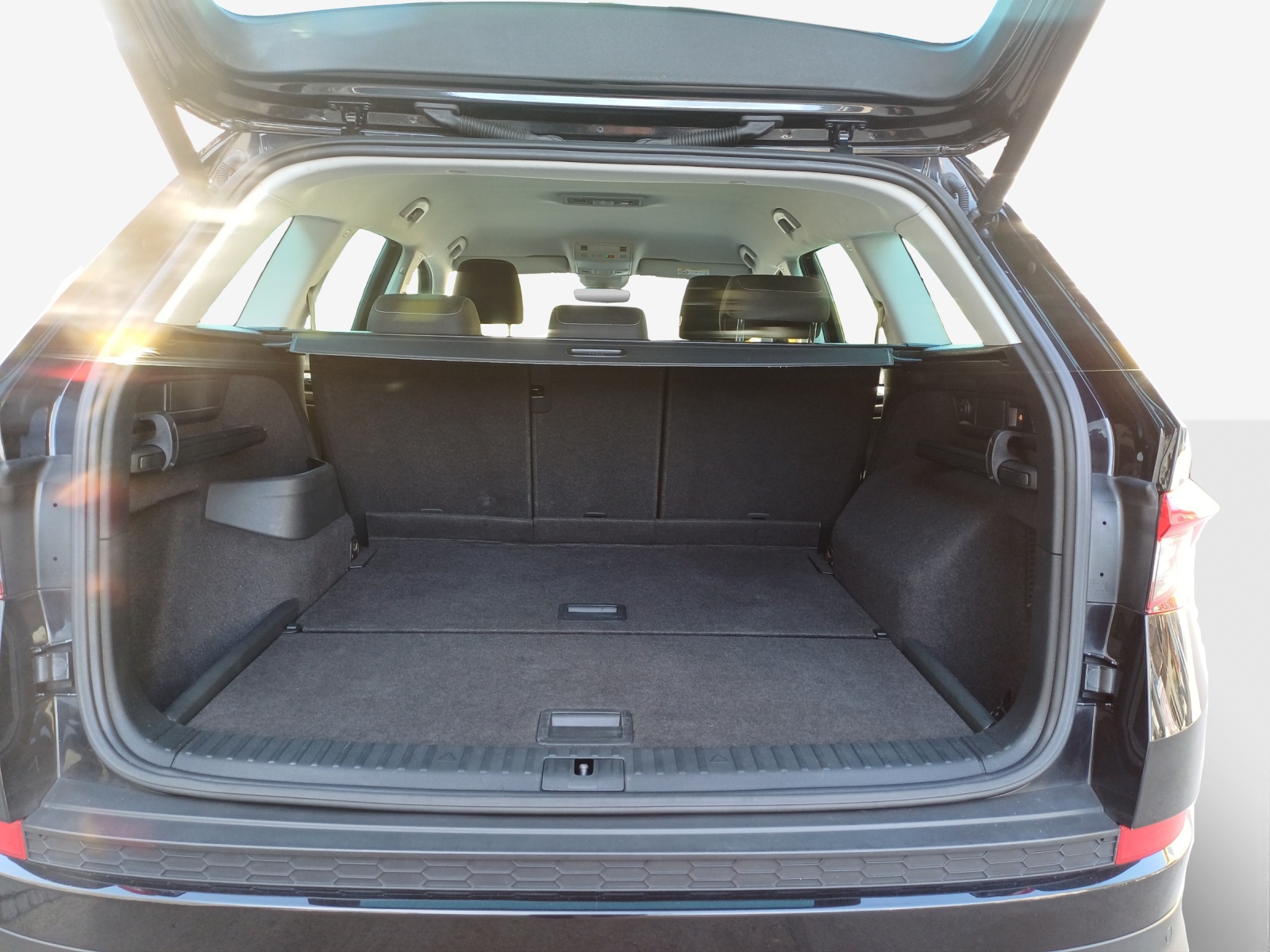 SKODA Kodiaq 2.0 TDI SCR Drive 4x4 DSG-image-12