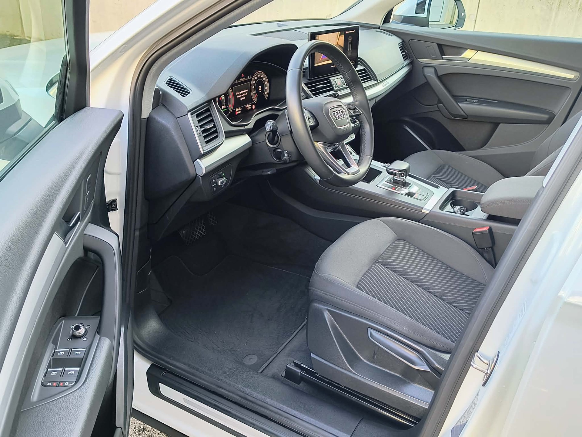 AUDI Q5 Sportback 40 TDI advanced quattro S-tronic-image-9