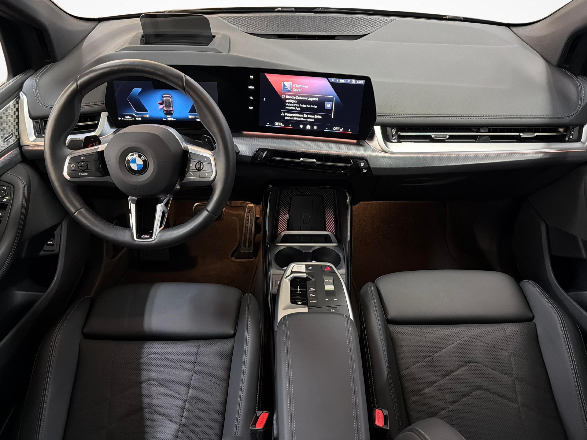 BMW 223i xDrive Active Tourer-image-11