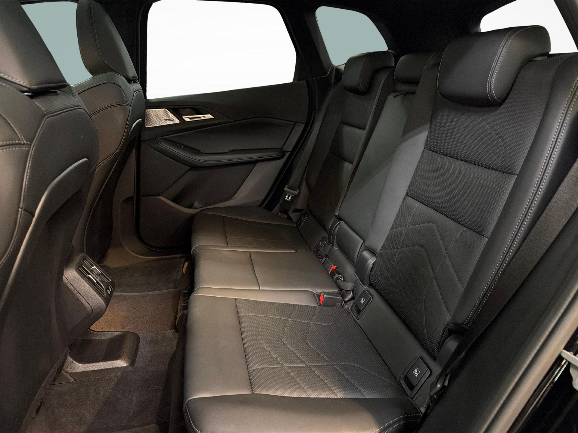 BMW 223i xDrive Active Tourer-image-16
